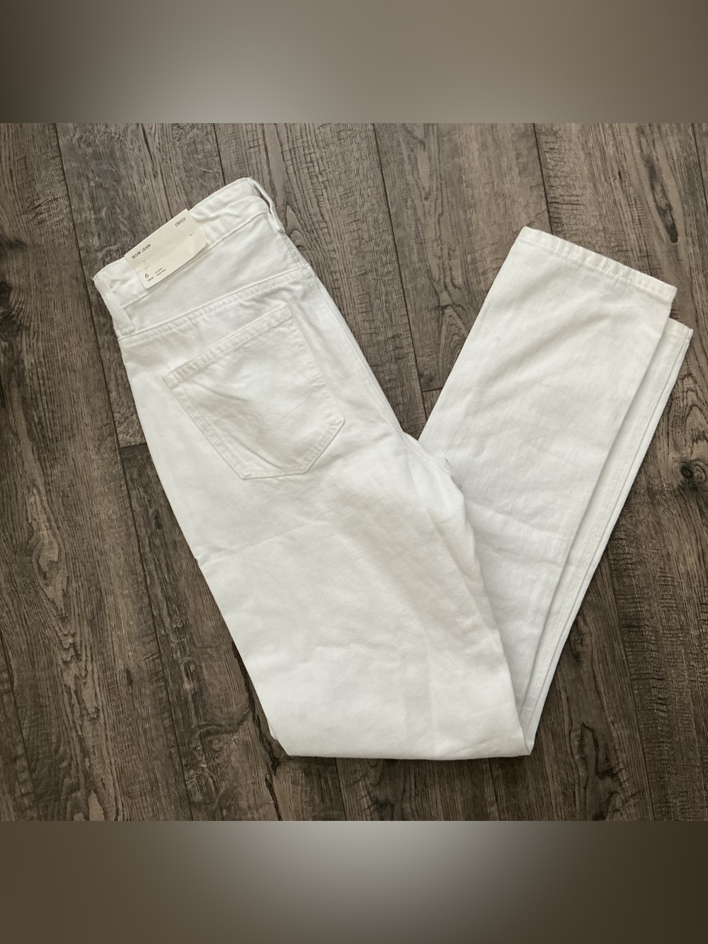 American Eagle Mom Jean White New With Tags! Size 6 EXTRA LONG! Stretch